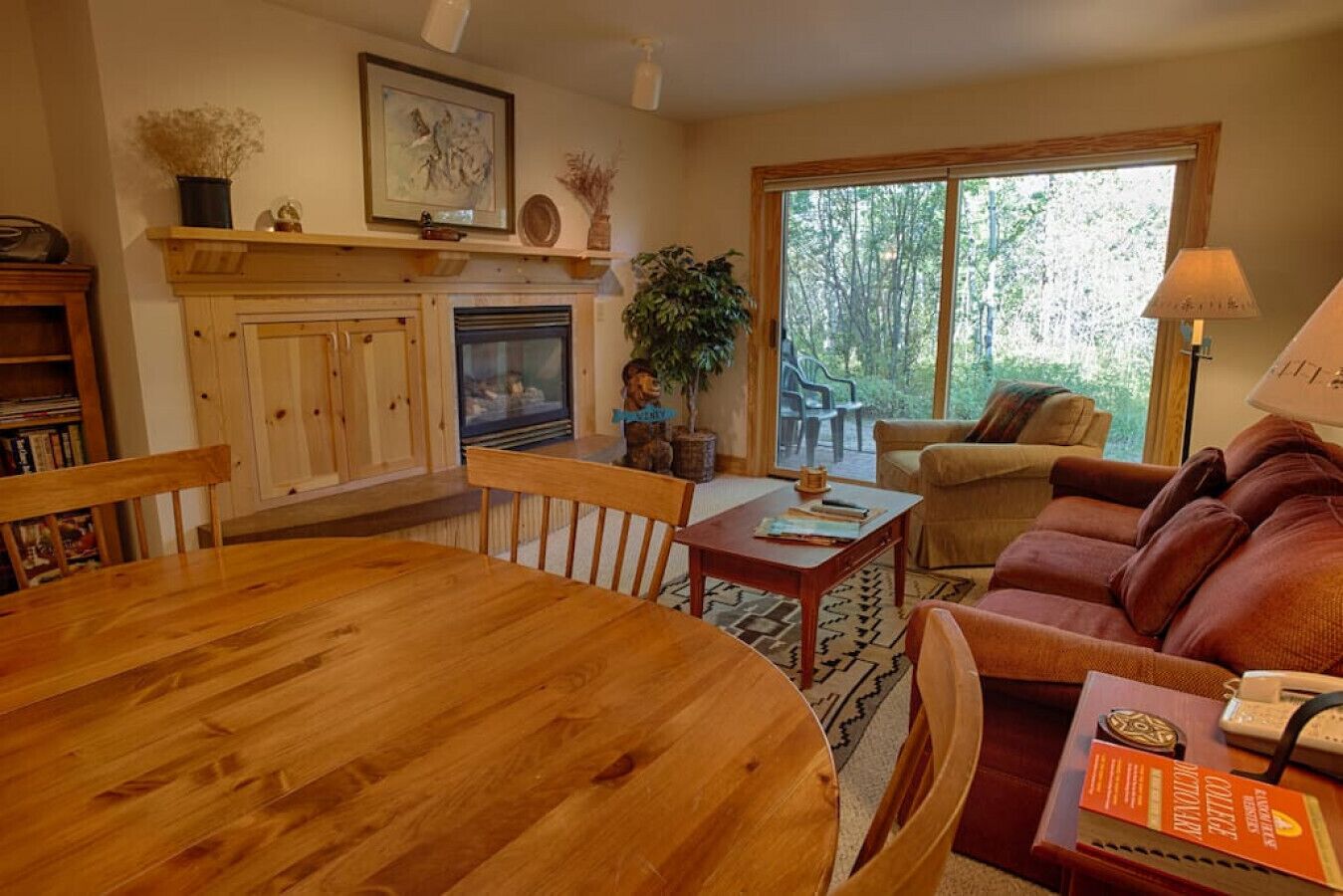 Smart TV, fireplace, DVD player