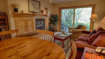 Smart TV, fireplace, DVD player