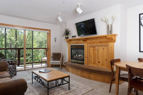 Alpine Haven: Cozy Condo Near Grand Targhee, Skiing, Biking