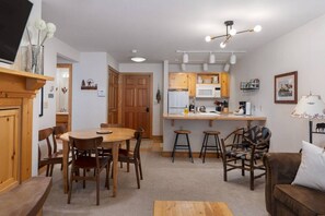 Dining - Alpine Haven: Cozy Condo Near Grand Targhee, Skiing, Biking (Driggs)