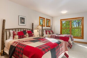1 bedroom, iron/ironing board, free WiFi, bed sheets - Cute & Cozy Condo: Close to Grand Targhee, skiing, mountain biking (Driggs)
