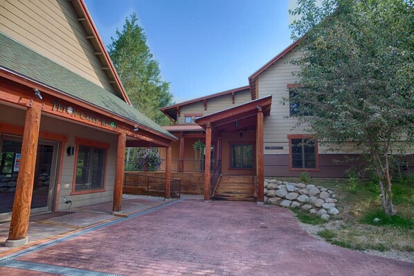 Exterior - Cute & Cozy Condo: Close to Grand Targhee, skiing, mountain biking (Driggs)