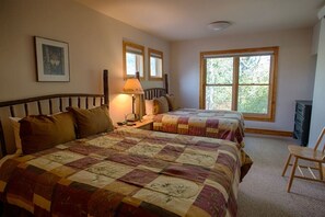 1 bedroom, iron/ironing board, free WiFi, bed sheets - Cute & Cozy Condo: Close to Grand Targhee, skiing, mountain biking (Driggs)