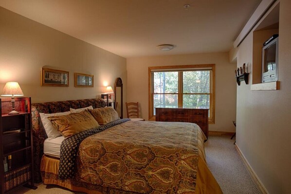 1 habitación, tabla de planchar con plancha, wifi gratis y ropa de cama 