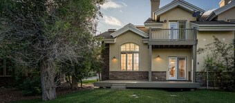 Alpine Meadows: Creekside, Aspen Views, Light & Spacious, Fireplace & 2-car garage