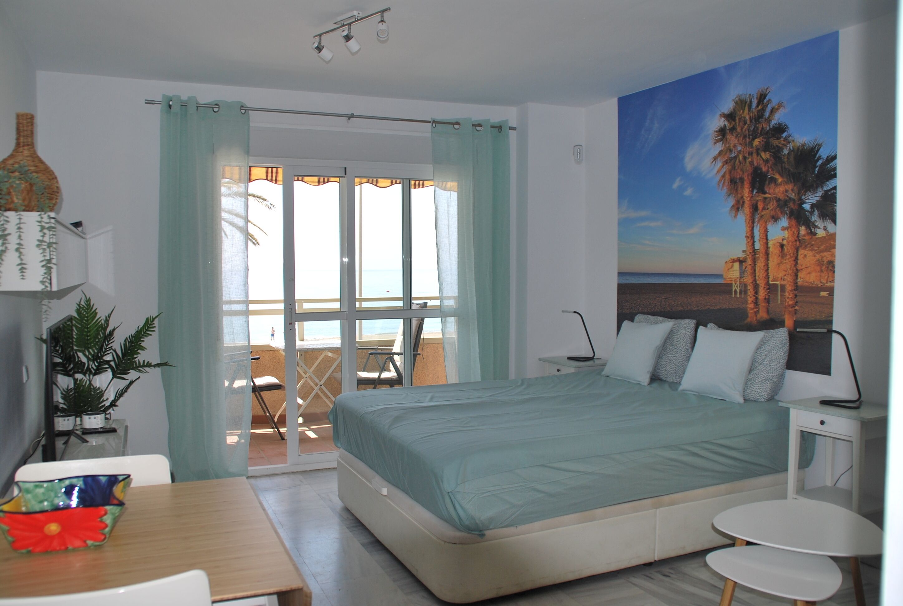 Fer et planche à repasser, Wi-Fi gratuit, draps fournis