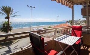 Property grounds - Apartment "Studio 1 - Sea Front" Near the Beach with Sea View, Balcony, Terrace & Garden (Rincón de La Victoria)