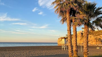 Una spiaggia nelle vicinanze