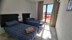 2 chambres, fer et planche à repasser, Wi-Fi gratuit, draps fournis