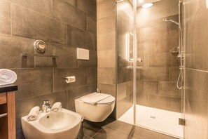 Shower, towels