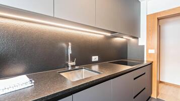 Réfrigérateur, plaque de cuisson