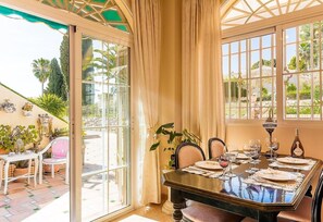 Dining - Apartment "Capricho Montepino 1 Las Palomas" with Pool, Wi-Fi, A/C, Terraces & Garden (La Herradura)