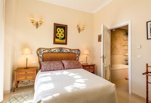 1 chambre, fer et planche à repasser, Wi-Fi gratuit, draps fournis