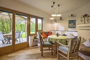 تناول الطعام