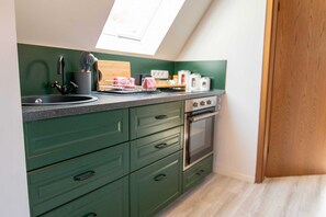 Kühlschrank, Ofen, Hochstuhl