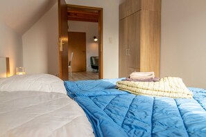 3 عدّة غرف نوم وسرير سفر وواي فاي وملاءات أسرّة