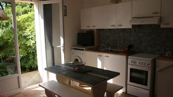 Refrigerador, microondas, horno, cafetera/tetera