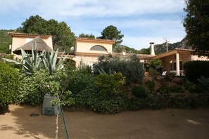 Property grounds - QUIET RESIDENCE DES CHAMPS SWIMMING POOL               (Conca)