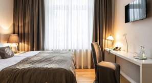 Business Double Room | Desk, free WiFi, bed sheets