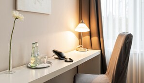 Comfort-Doppelzimmer | Wohnbereich | Flachbildfernseher