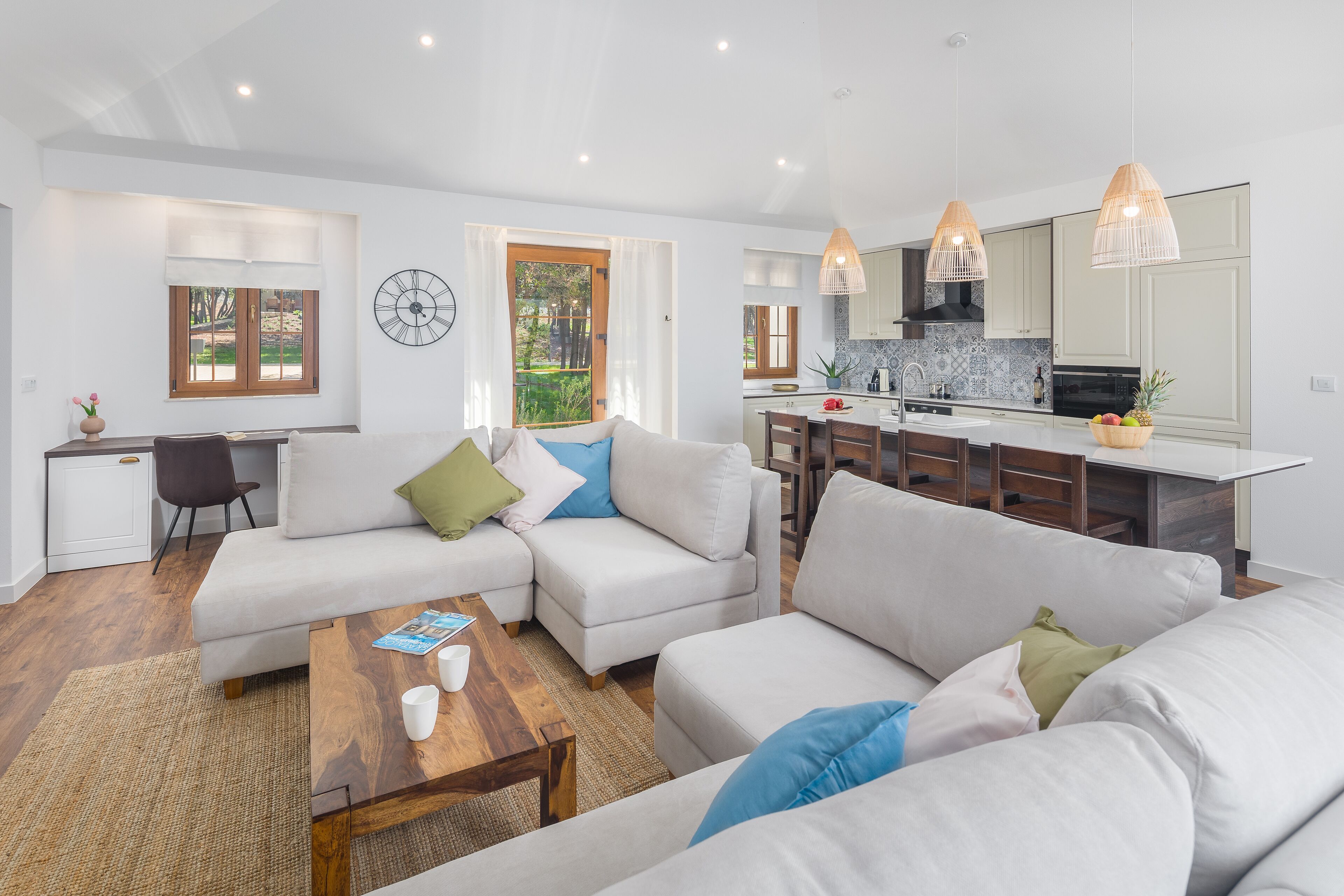 大型冰箱、微波爐、烤箱、洗碗機