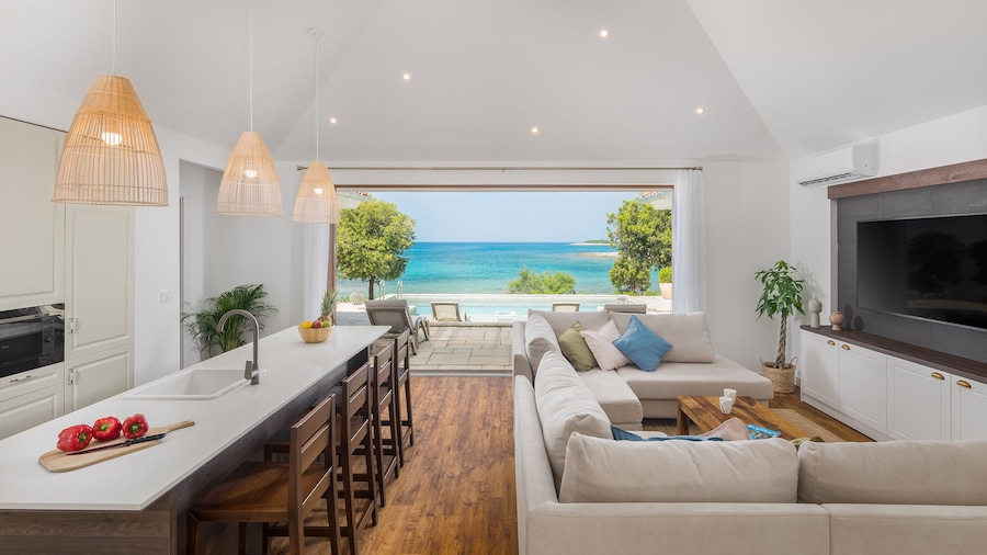 Luxury Beach Villas Porto Bus