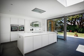 Microwave, dishwasher, coffee/tea maker, highchair - 'Boswenna' (Carbis Bay)