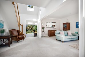 TV, fireplace - 'Boswenna' (Carbis Bay)