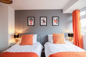 4 bedrooms, iron/ironing board, Internet, bed sheets