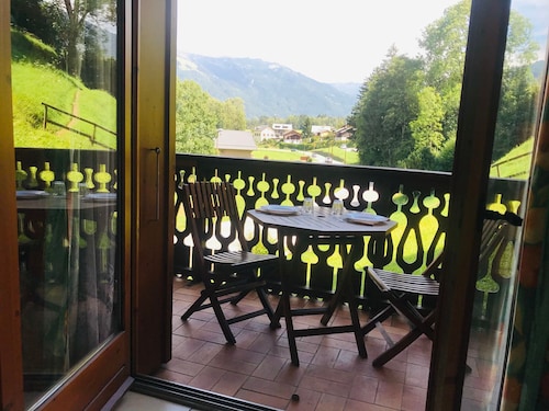 Cozy apartment for 4, pets welcome, center of Morillon