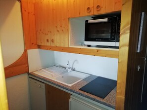 Fridge, microwave, oven, dishwasher - Ski-in Studio, near shops, pets allowed, Arc 1800 (Les Arcs 1800)