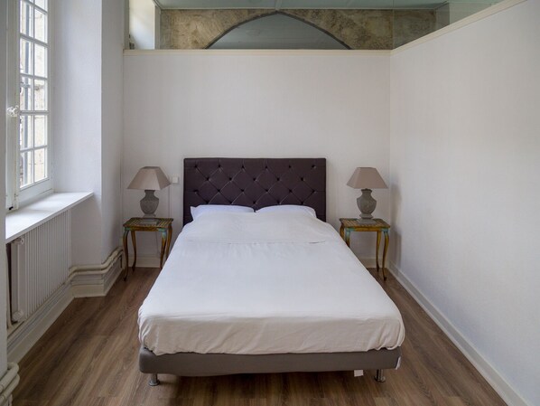 2 makuuhuonetta, silitysrauta/-lauta, ilmainen Wi-Fi, vuodevaatteet