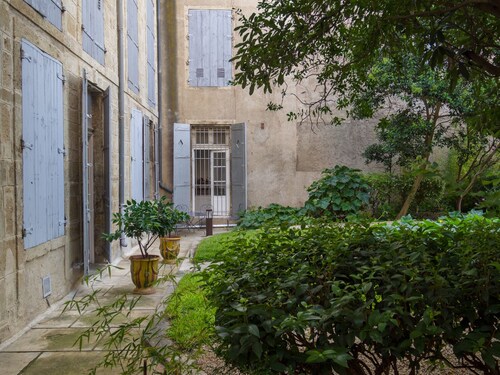 City center, close to the sea and sites.