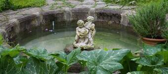 City center, close to the sea and sites.