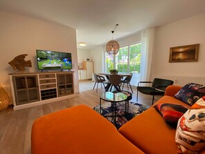 Unclassified image, 2 of 10, button - Dat Gele Hus apartment 2 (Prerow)