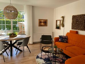 Unclassified image, 4 of 10, button - Dat Gele Hus apartment 2 (Prerow)