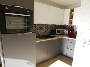 Kühlschrank, Mikrowelle, Ofen, Geschirrspüler