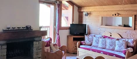 TV, fireplace