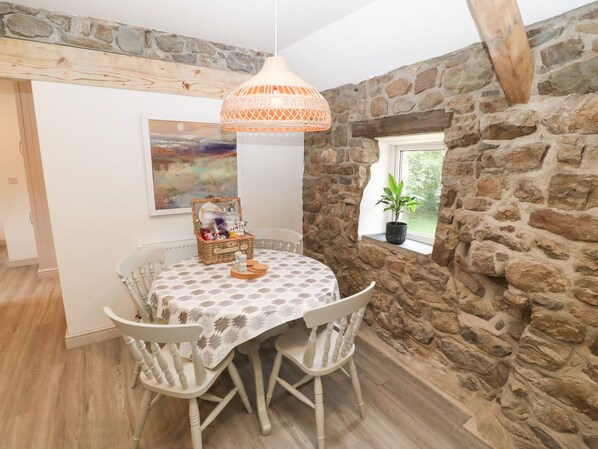 Cottage | Private kitchen | Fridge, microwave, dishwasher, electric kettle - Sunstone (Pwllheli)