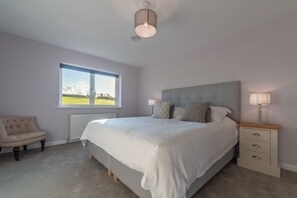 2 bedrooms, iron/ironing board, Internet, bed sheets