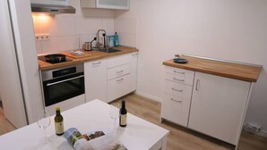 Kaffetrakter/tekoker, kjøleskap, mikrobølgeovn og ovn