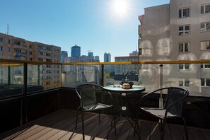Outdoor dining - Ogrodowa 31/35 Warsaw | Stylish Apartment with Parking (Warszawa)