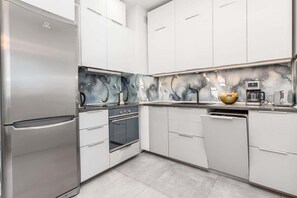 Fridge, oven, stovetop, dishwasher - Spacious Apartment | 3 Bedrooms | Close to the Beach (Kolobrzeg)