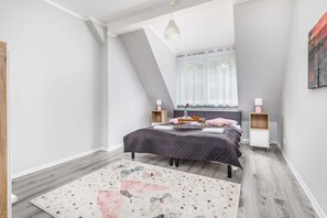 3 bedrooms, iron/ironing board, WiFi, bed sheets