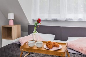 3 chambres, fer et planche à repasser, Wi-Fi, draps fournis