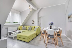 Dining - Spacious Apartment | 3 Bedrooms | Close to the Beach (Kolobrzeg)