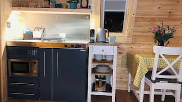 Fridge, microwave, coffee/tea maker, electric kettle