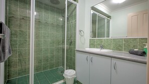 Douche, serviettes fournies