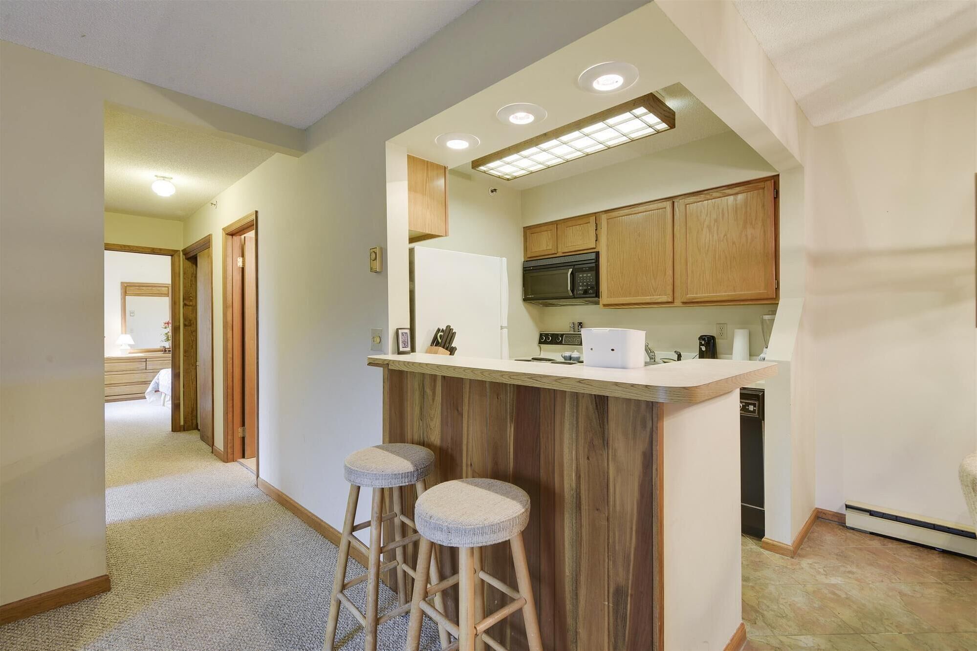 Fridge, microwave, dishwasher, coffee/tea maker