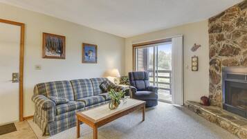 Smart TV, fireplace, DVD player